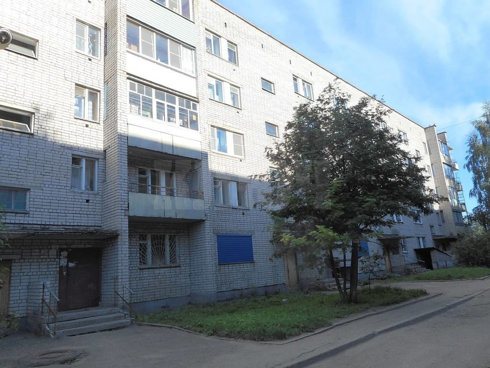 обл. Вологодская, р-н. Сокольский, г. Сокол, ул. Советская, д. 111 - фасад здания