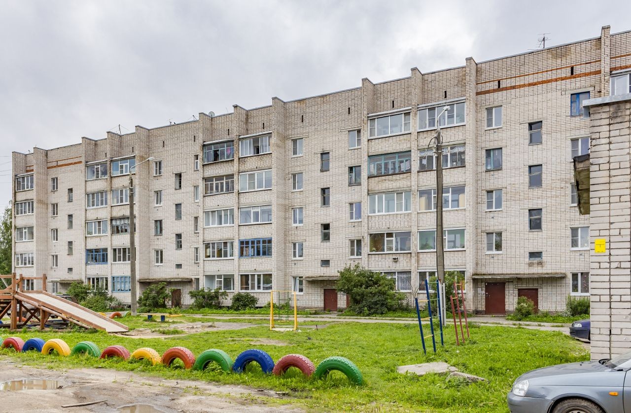 обл. Вологодская, р-н. Сокольский, г. Сокол, ул. Суворова, д. 28 - фасад здания
