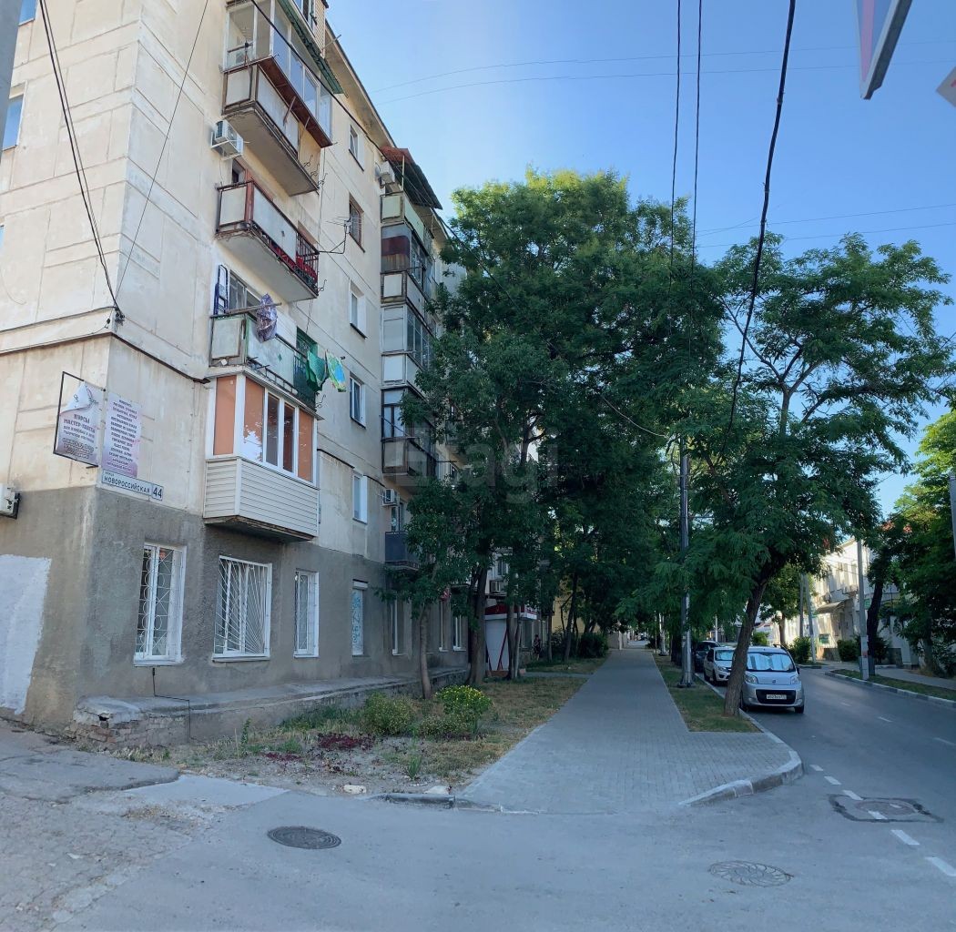 г. Севастополь, ул. Новороссийская, д. 44 - фасад здания
