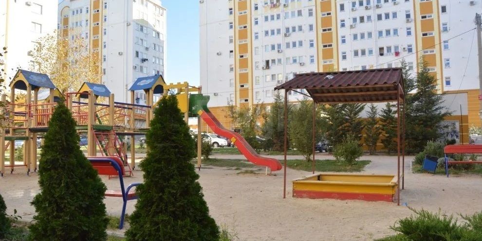 г. Севастополь, пр-кт. Столетовский, д. 26 - придомовая территория