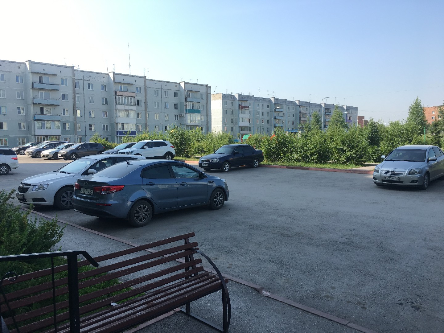 обл. Кемеровская, г. Белово, мкр. 3-й, д. 8 - придомовая территория