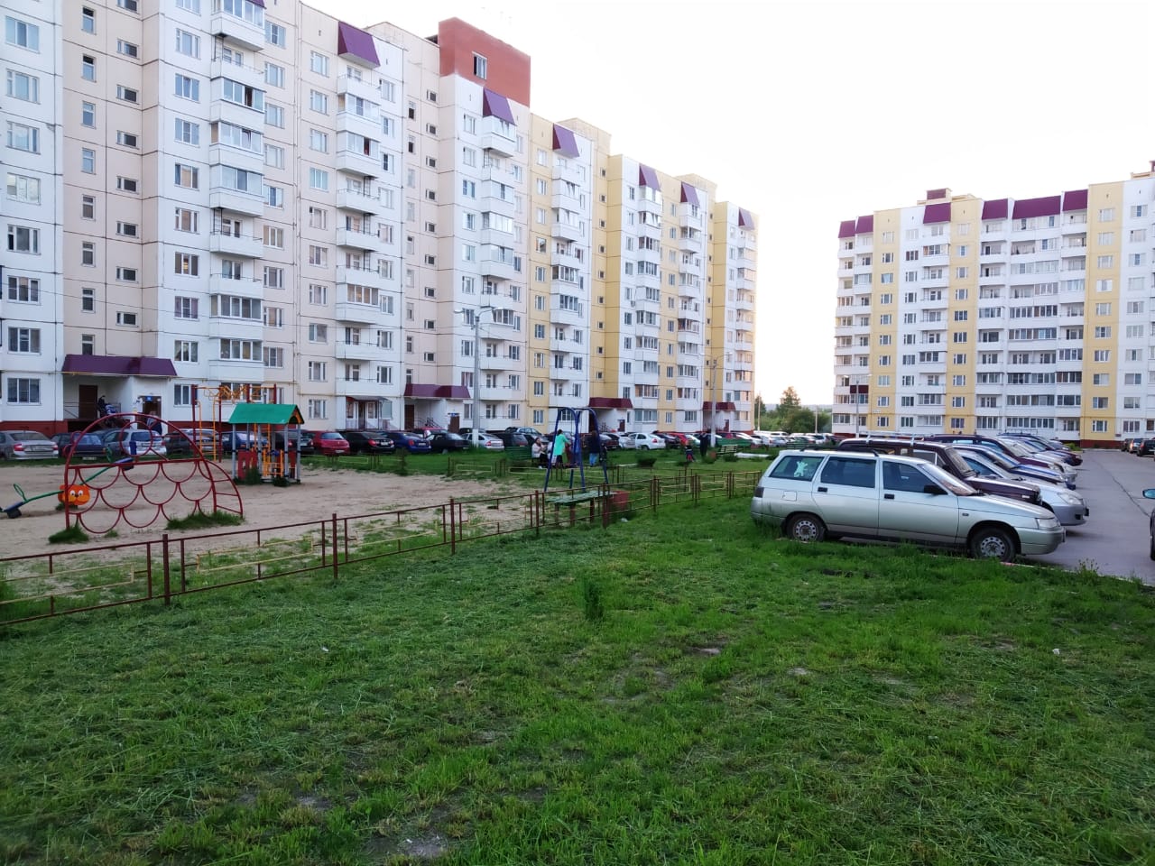 Дом курская железногорск. 13 Микрорайон Железногорск Курская область. Батова 6 Железногорск. Курская область, Железногорск, 13-й микрорайон. Батова 6 Железногорск Курская область.