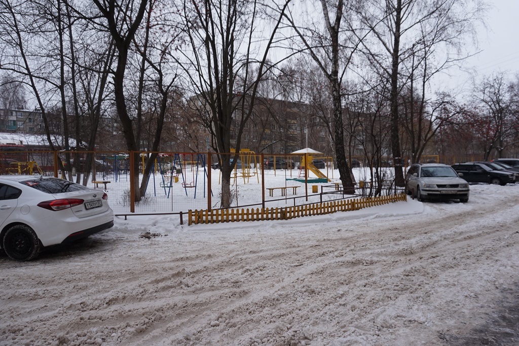 обл. Орловская, г. Орел, пер. Ягодный, д. 8 - придомовая территория