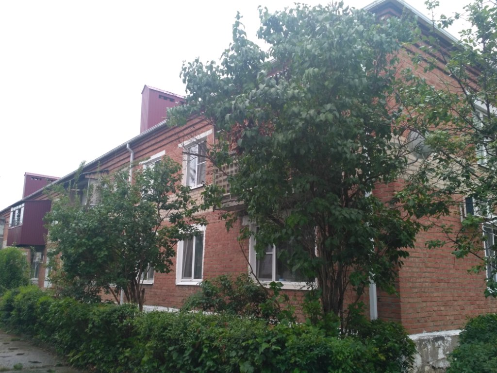 Респ. Адыгея, р-н. Теучежский, пгт. Тлюстенхабль, проезд. Ленина 1-й, д. 10 - фасад здания