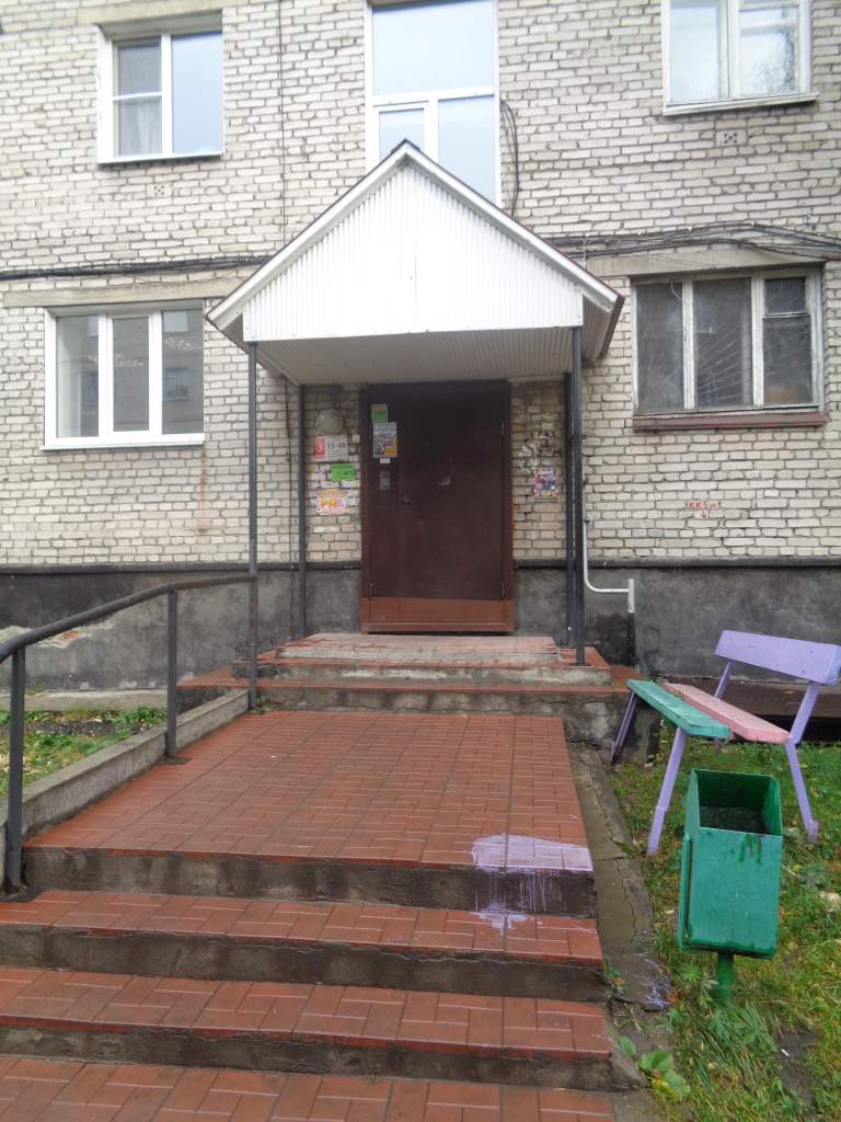 Респ. Алтай, г. Горно-Алтайск, пр-кт. Коммунистический, д. 23 - вход снаружи