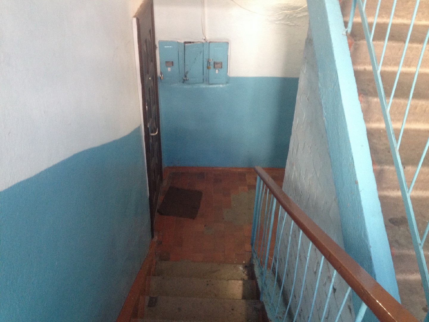 Респ. Алтай, г. Горно-Алтайск, пр-кт. Коммунистический, д. 74 - входная группа