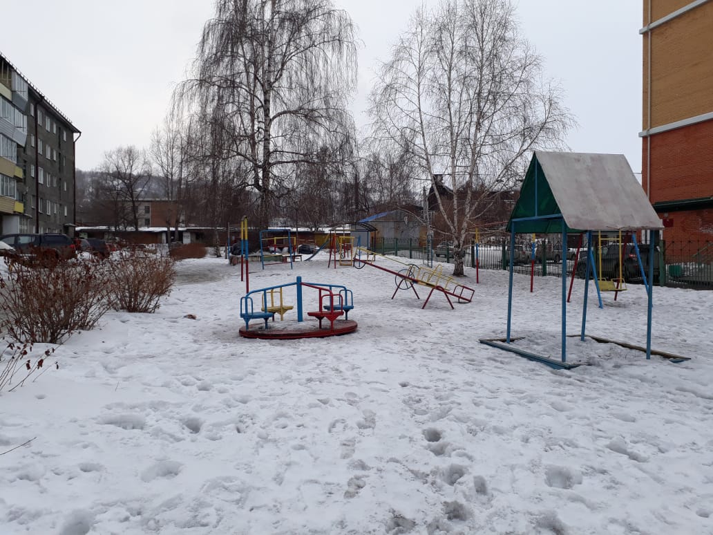 Респ. Алтай, г. Горно-Алтайск, пр-кт. Коммунистический, д. 157 - придомовая территория