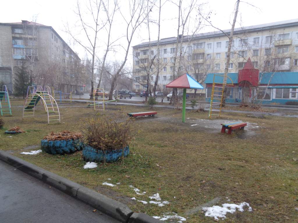 Респ. Алтай, г. Горно-Алтайск, пр-кт. Коммунистический, д. 170 - придомовая территория