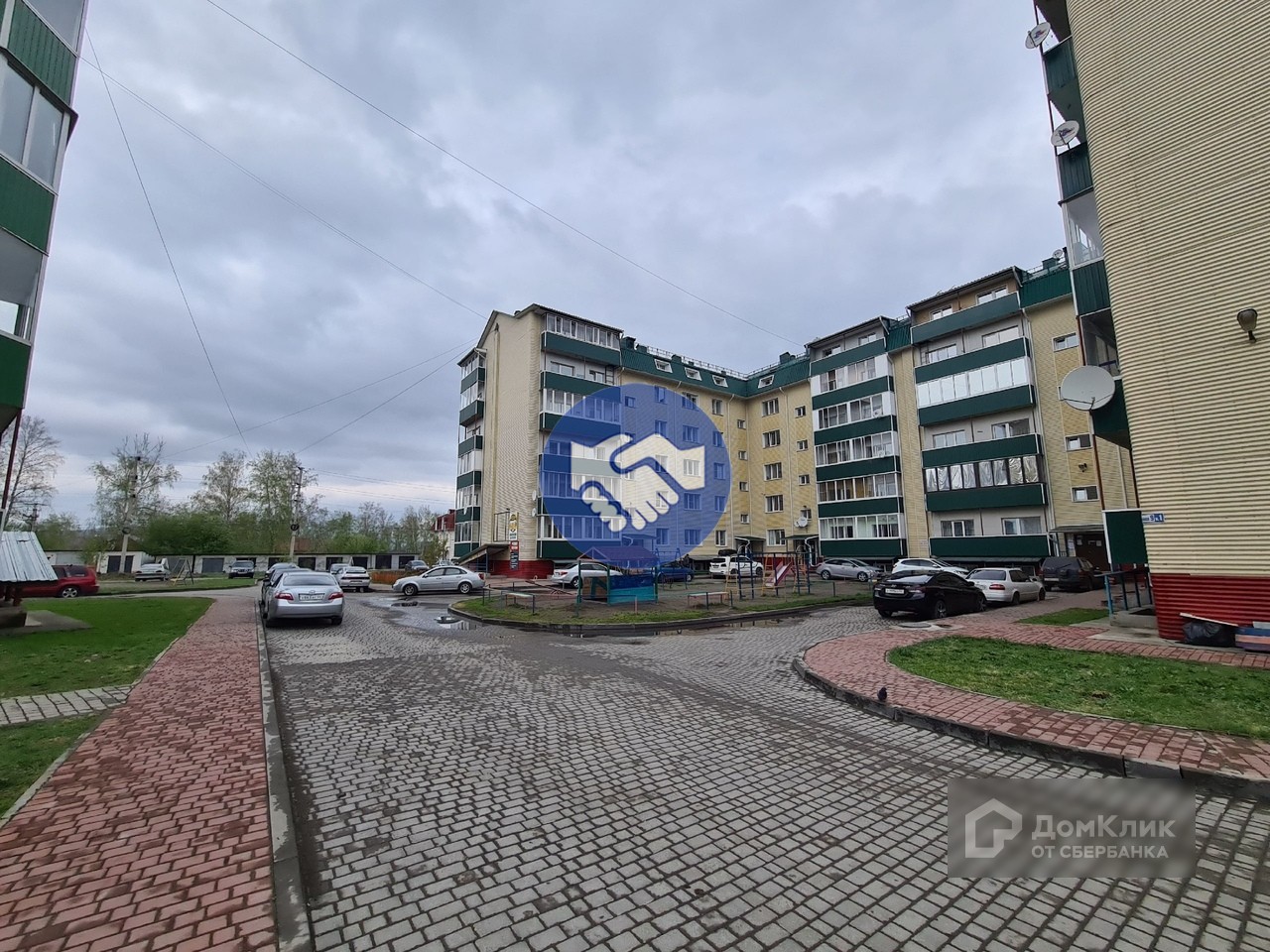 Респ. Алтай, р-н. Майминский, с. Майма, ул. Березовая роща, д. 9, к. 1 - придомовая территория