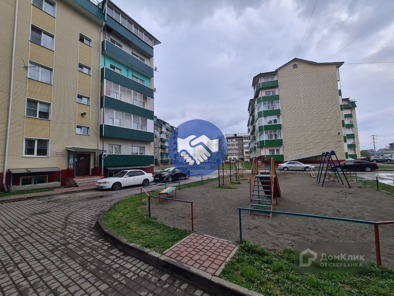 Респ. Алтай, р-н. Майминский, с. Майма, ул. Березовая роща, д. 9, к. 1 - придомовая территория