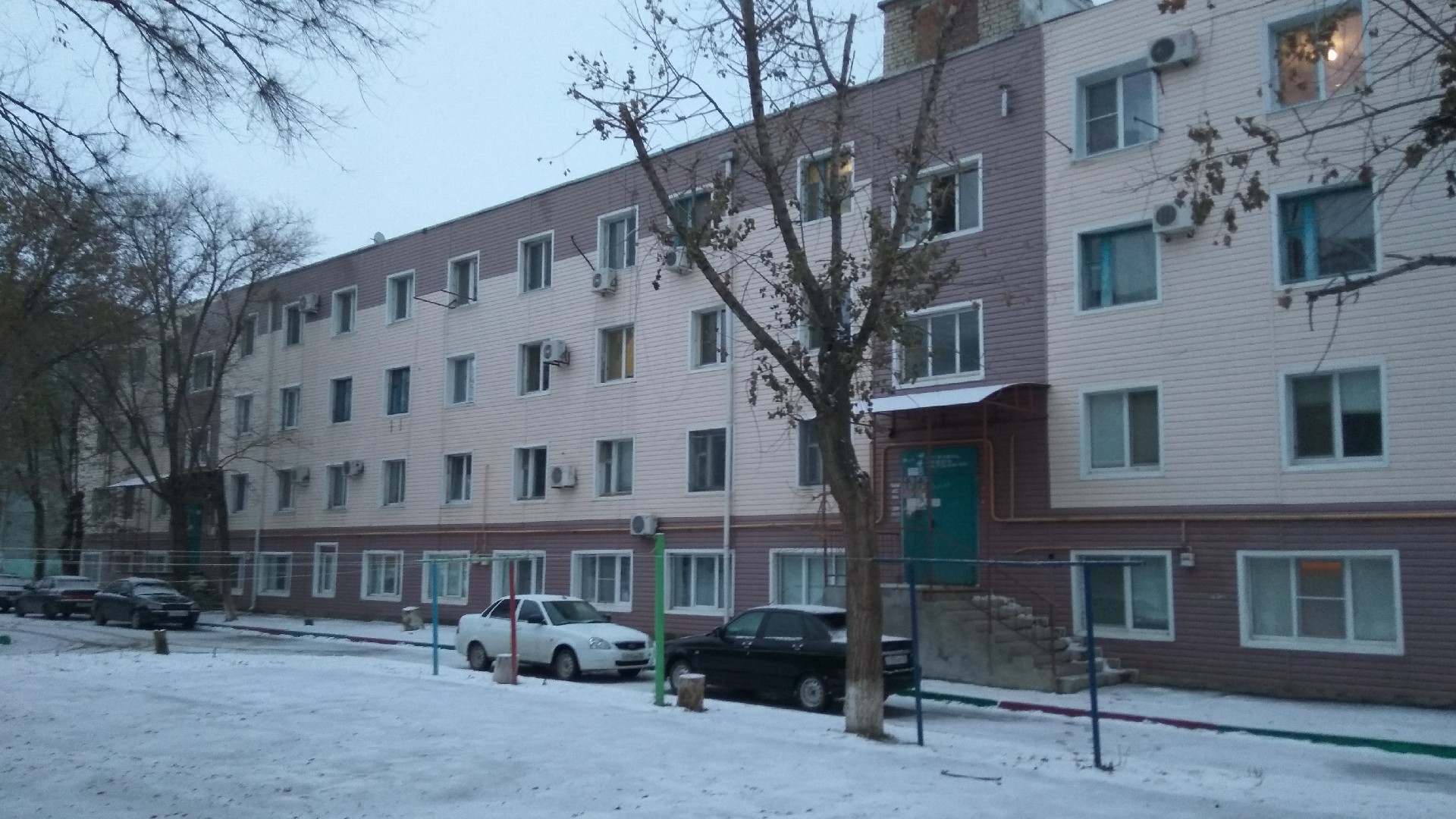 1 мкр элиста дом 1. 1 Микрорайон Элиста. Элиста 1 микрорайон дом 1 а. Элиста 2 микрорайон 20 дом. 3 Микрорайон дом 20 Элиста.